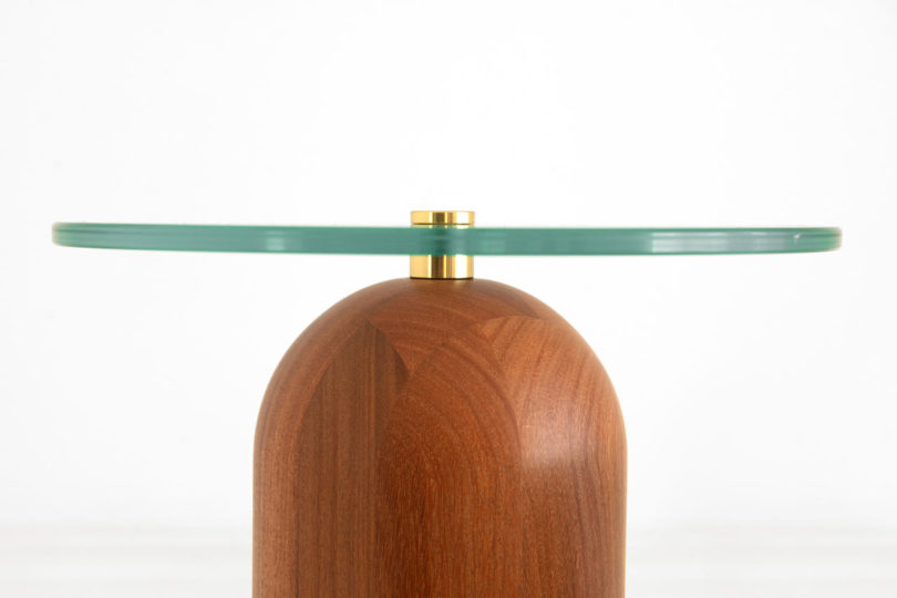 结合了木制底座和玻璃顶部的Toco Table---酷图编号2