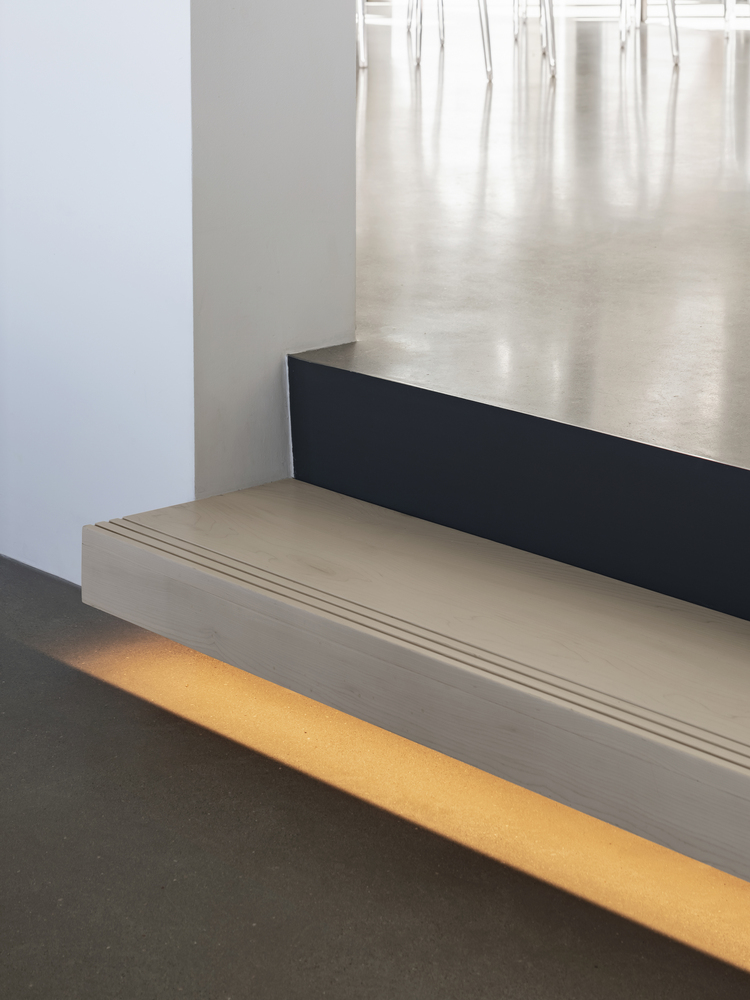 在险峰上改造红石住宅建造的最美别墅---酷图编号1218398