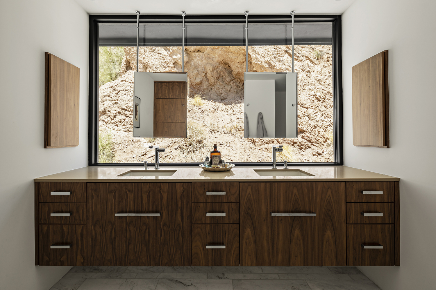 在险峰上改造红石住宅建造的最美别墅---酷图编号1218417