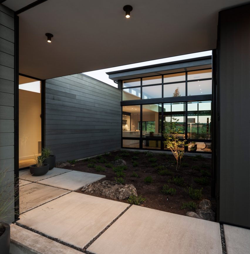 俄勒冈州的高沙漠现代住宅---酷图编号1