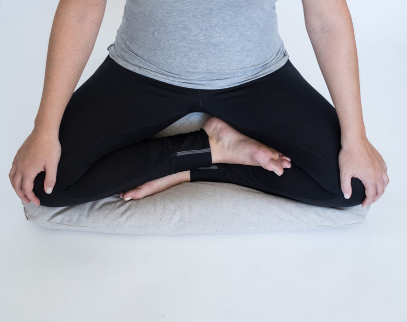 提升您的冥想练习-三角形坐垫---酷图编号1223165