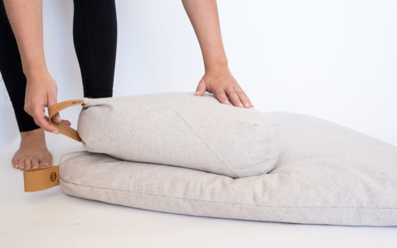 提升您的冥想练习-三角形坐垫---酷图编号1223172