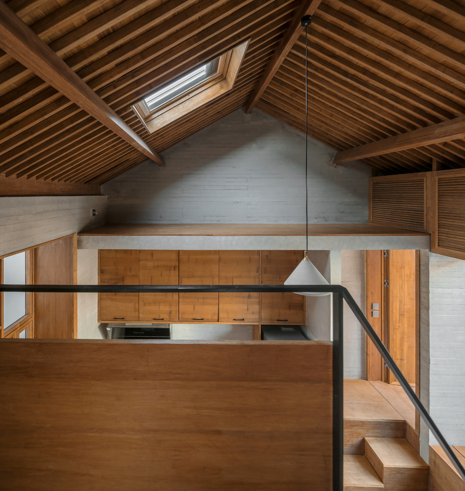 自然元素打破了人工秩序的界限,与各尺度的“分形单元”紧密结合,构成自由与秩序的统一体,体现着《礼记》所倡导的“礼乐相成”,使北京这座都城成为中国文化精神的典型物质空间载体:既遵从分形秩序,又在层层嵌套中保持人工、自然的紧密联系,居所、市井、庙堂各得其所,具备一种独特的城市与建筑的复合结构,使城市各个尺度的空间在满足运行、管理、居住等生产生活需求的同时,还支持、引导着民众私密性和集体性的文化精神生活。