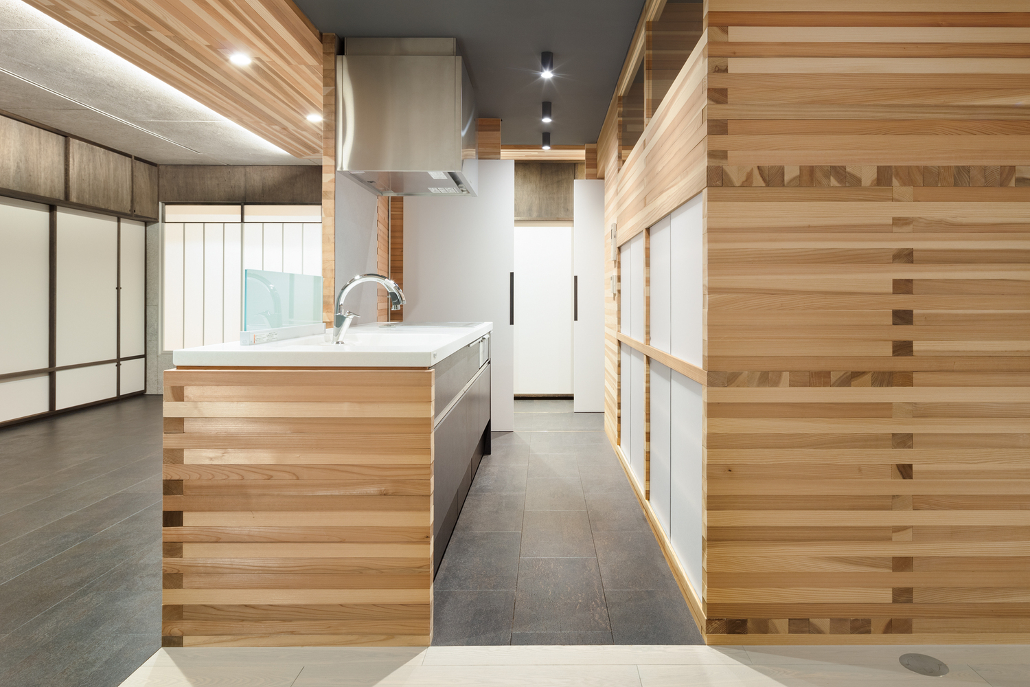 用现代手法传承经典材料的日本82平米椽子住宅---酷图编号6