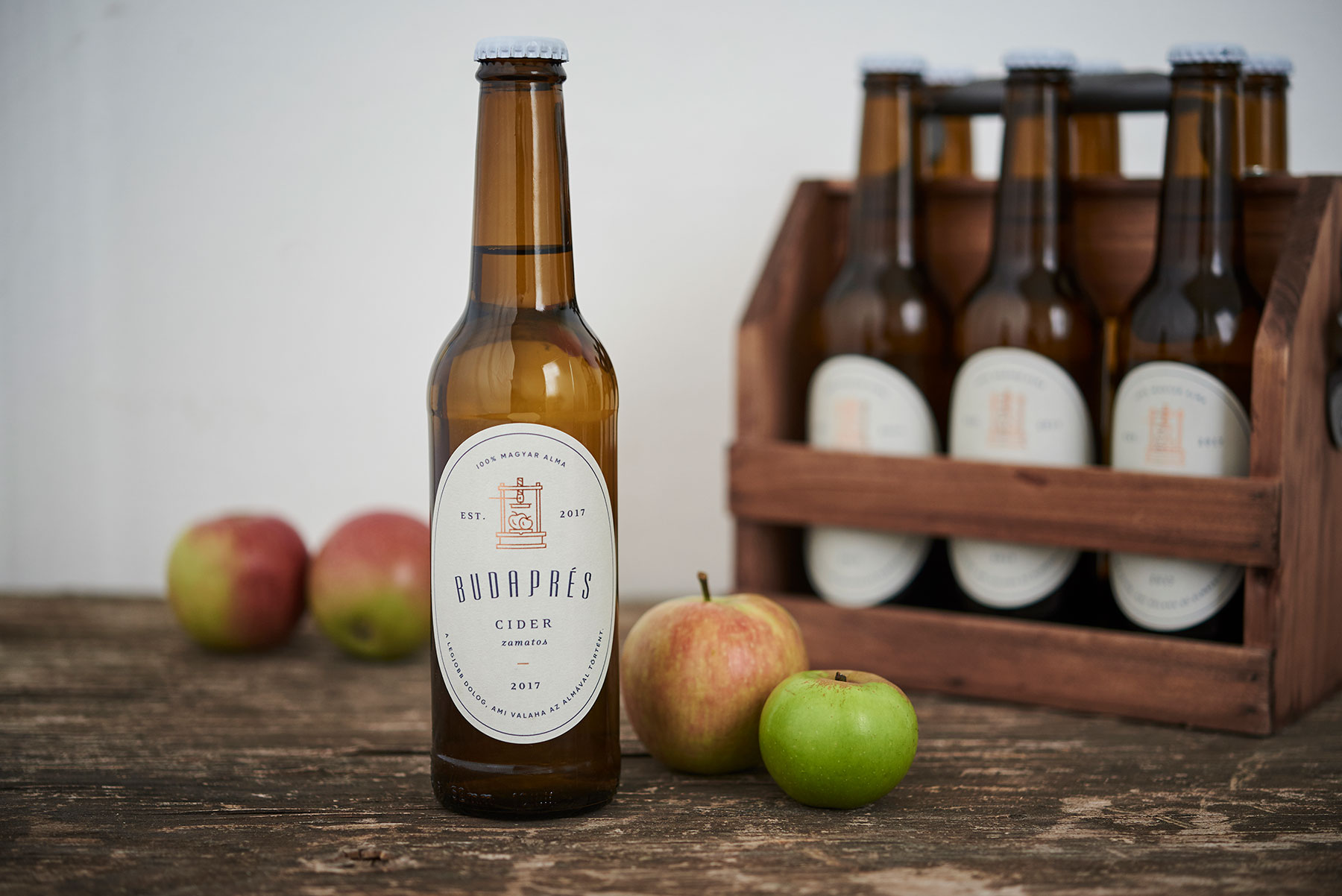 配有干净视觉醒目标签的匈牙利BudaprésCider苹果酒---酷图编号4