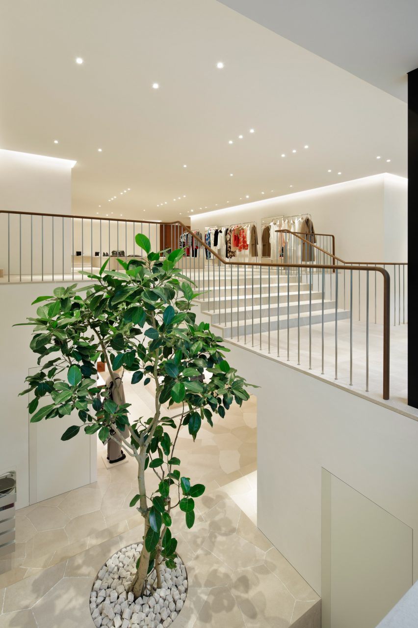 使用石灰石和樱桃木作为最小的东京Jil Sander商店---酷图编号1229140