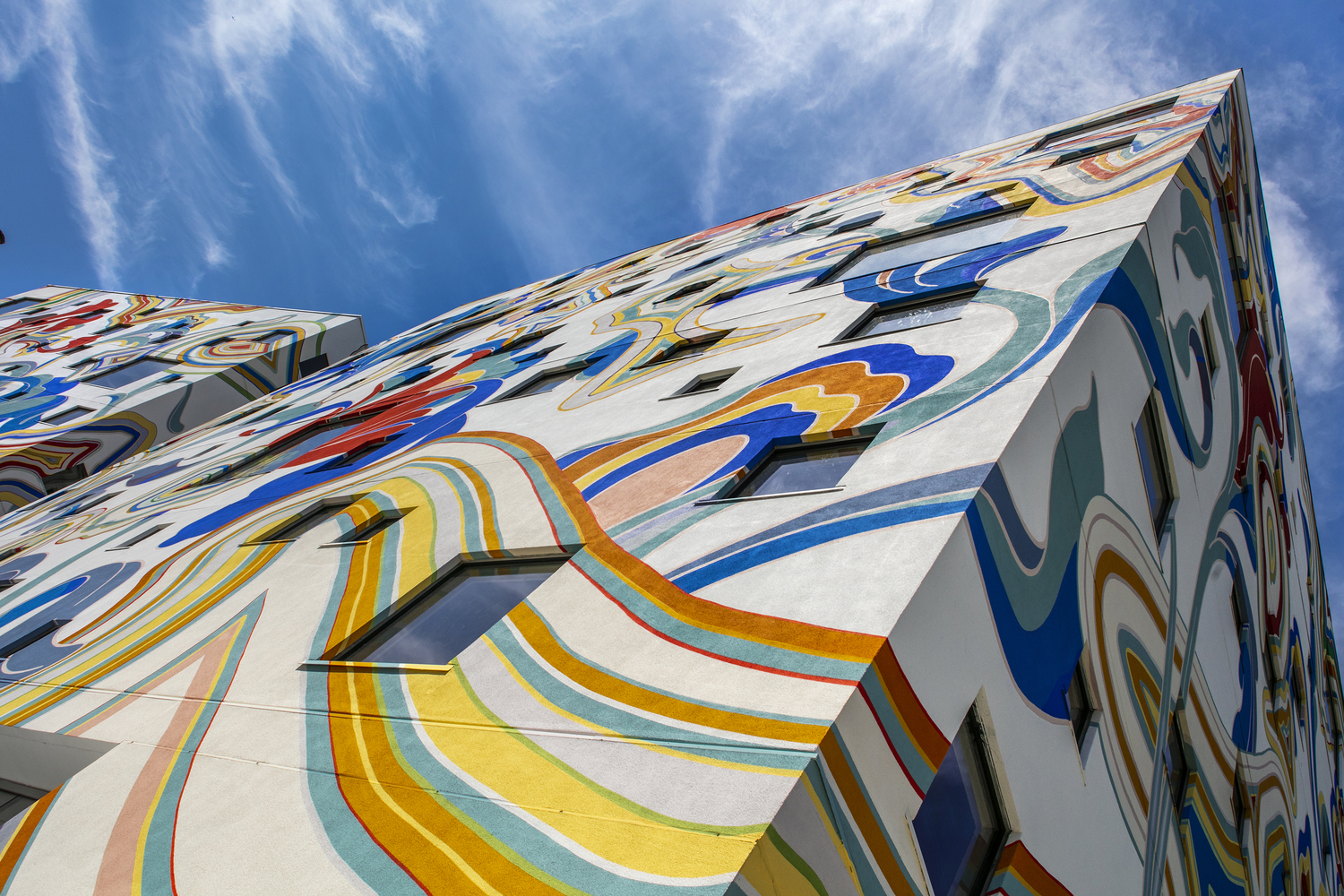 金发碧眼的哑铃大厦---酷图编号1231355