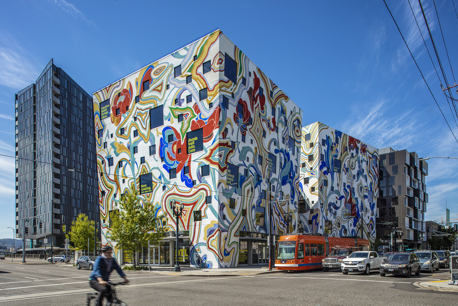 金发碧眼的哑铃大厦---酷图编号1231357