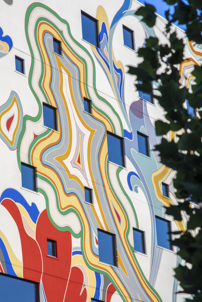 金发碧眼的哑铃大厦---酷图编号1231365