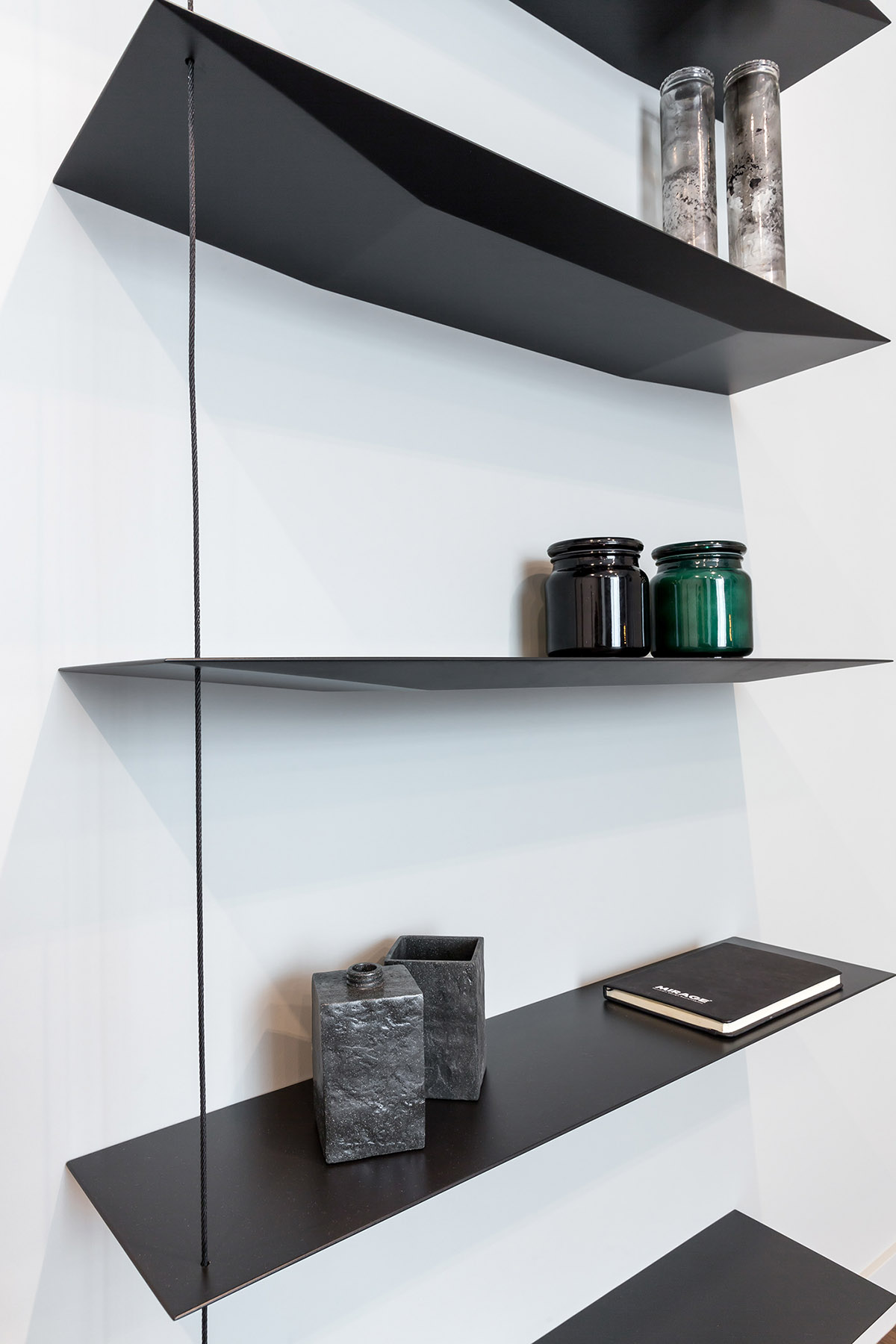 精致垂直灰色调装饰和独特照明方案的公寓---酷图编号25