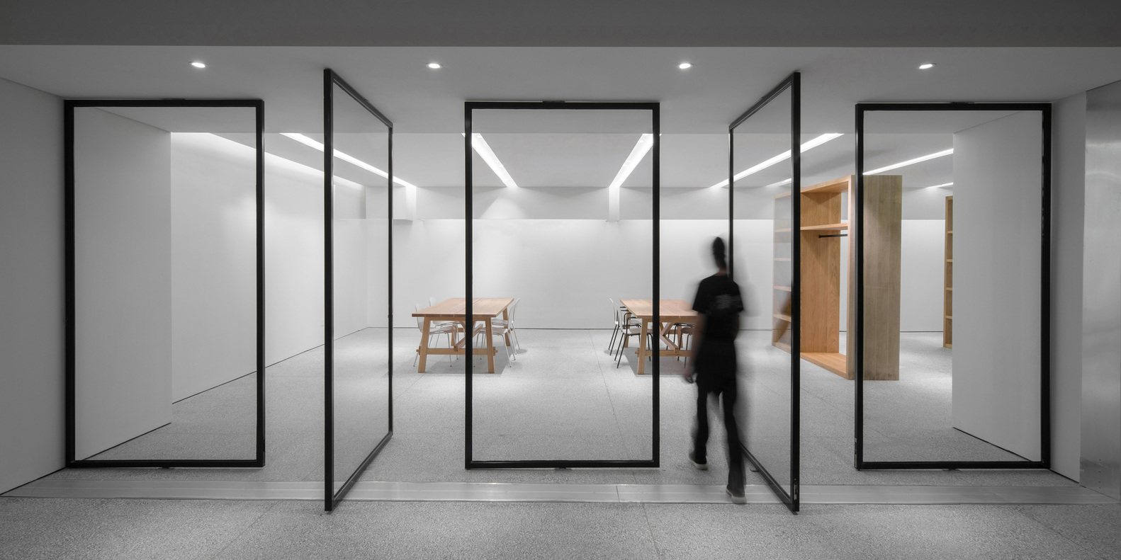 强调“场所”的概念,以可变化的开放空间形式,可移动的办公,在未来的运用中可随时增添内容,以满足办公需求的业态,提供复合空间的配置。