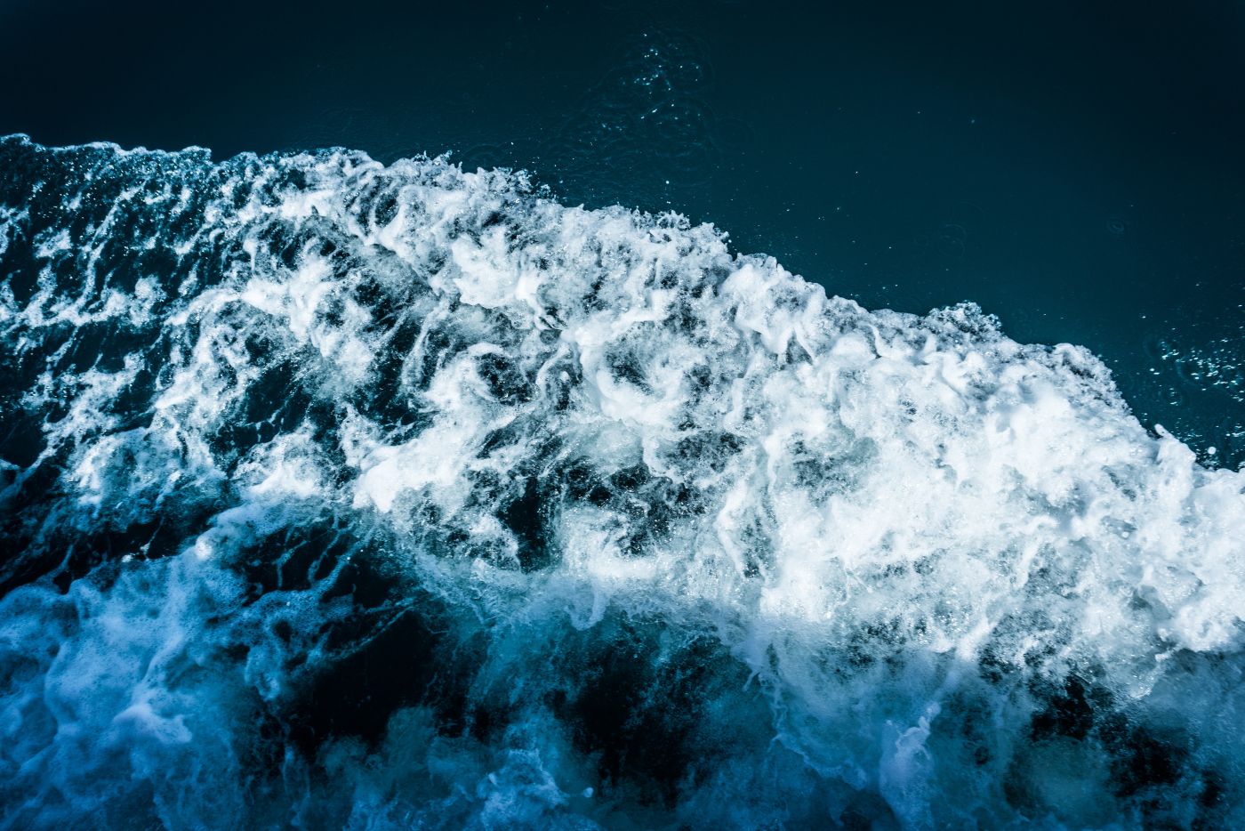 高清晰白花花的海浪壁纸图片