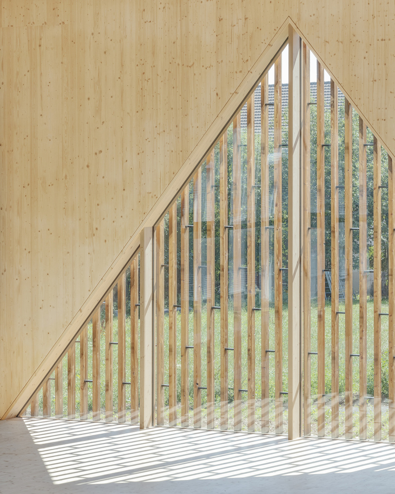 瑞士浴火重生的村庄礼堂---酷图编号1235899