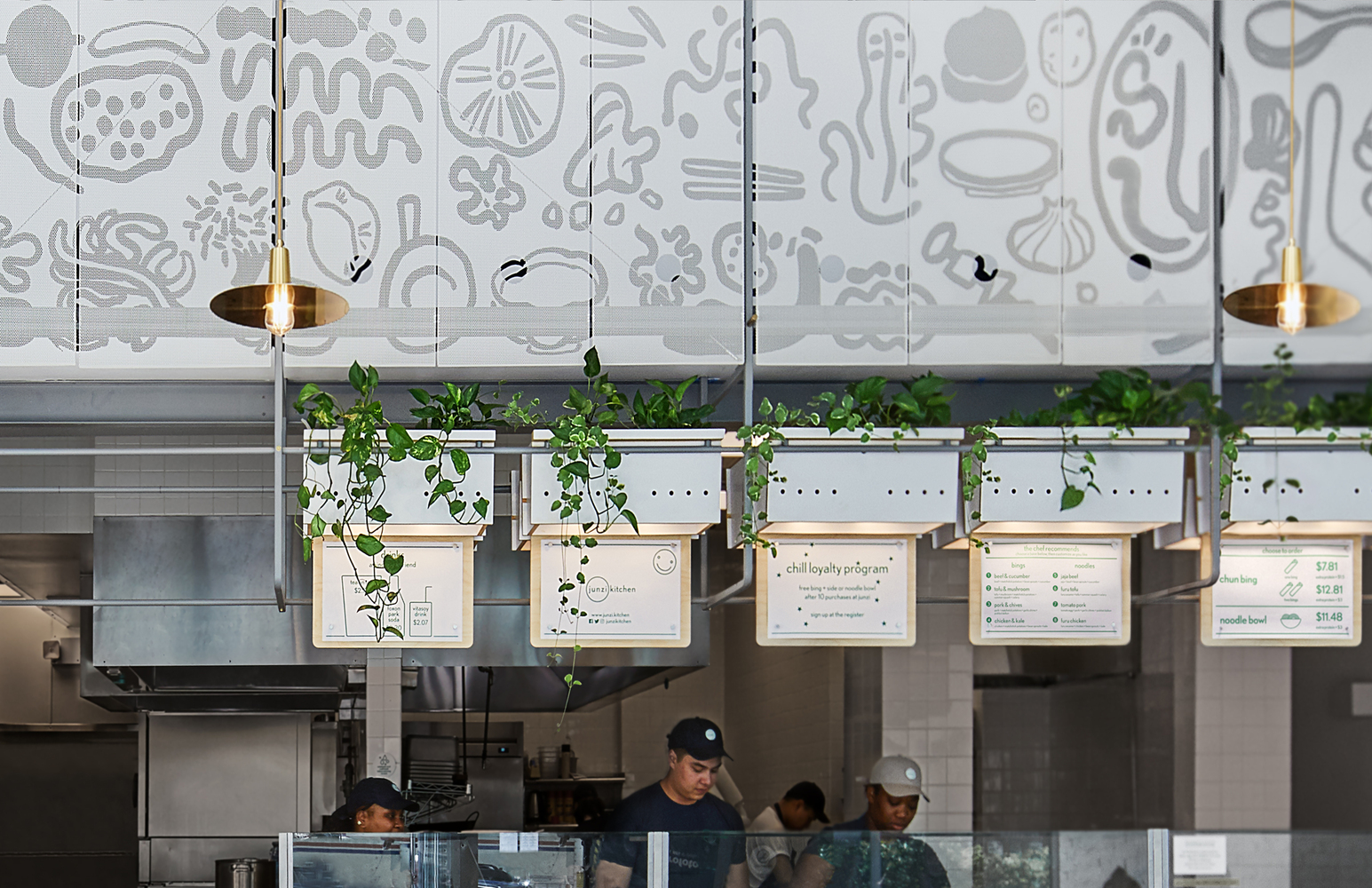 该方案在建筑形式、材料方面保持了简洁,但非常注重细节营造,如木材的纹理,织物的柔软度,窗纱的透明度,连接处的尺寸,等等。该方案旨在展现材料原有的特质,同时在各部分间建立联系。