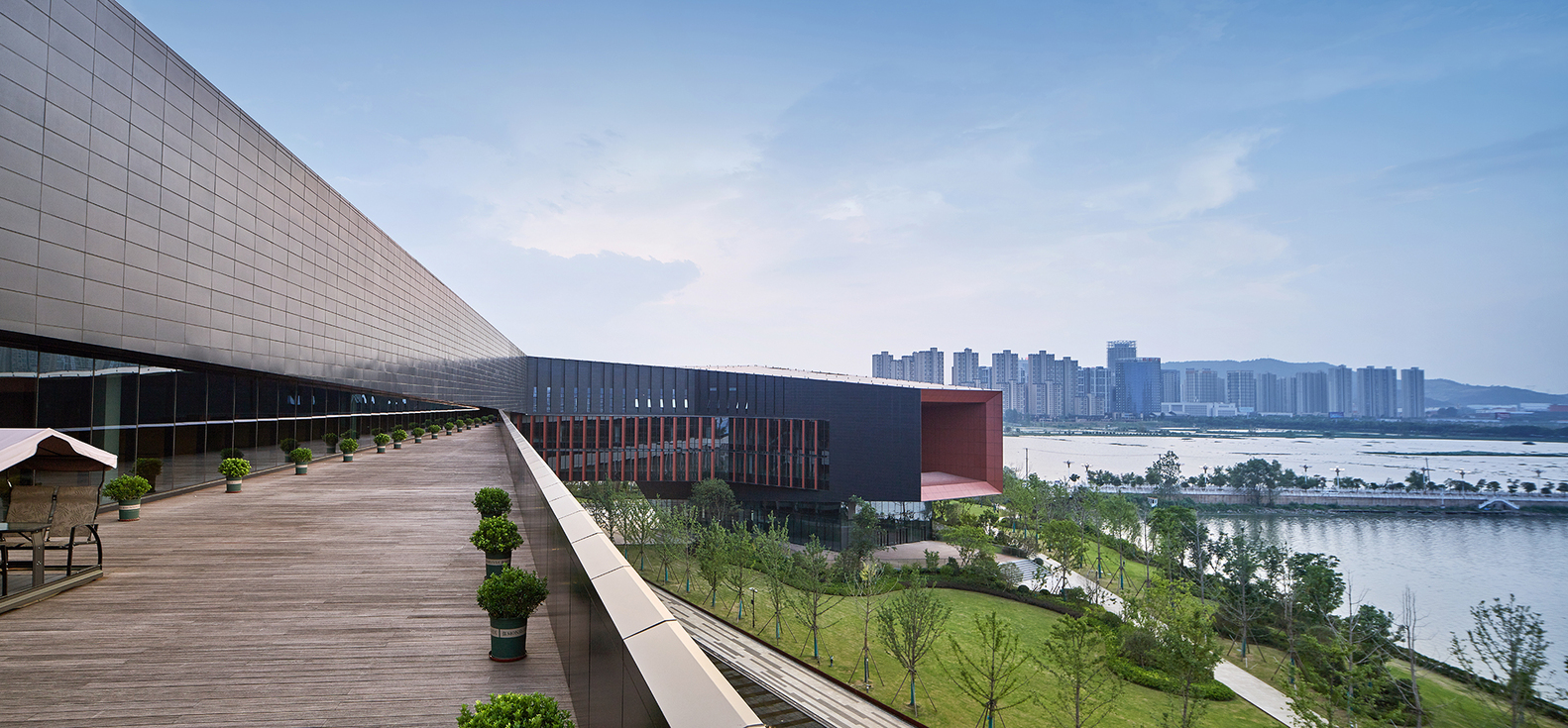 腾讯武汉研发中心---酷图编号1237194