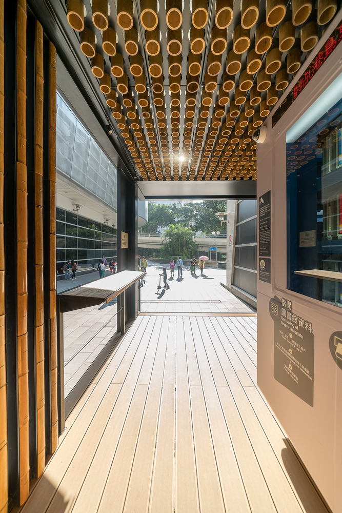 模块化预制生产的理念使整个自助图书站能够完整地迁移及重用。它的主结构以预制模块化组件装嵌而成,大大减省工地施工时间,达致高效、省时、环保的建筑步骤。