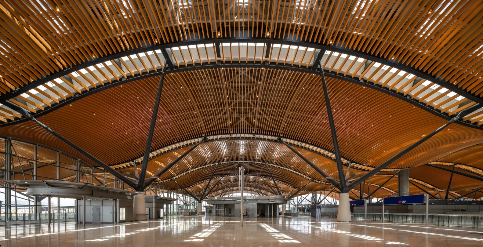 优雅形态的模块化屋顶可以在场地外预制加工,使施工过程极其高效并达到最佳品质。该项目生态环保,采用创新型绿色技术,力求达到新建发展项目的最高标准。