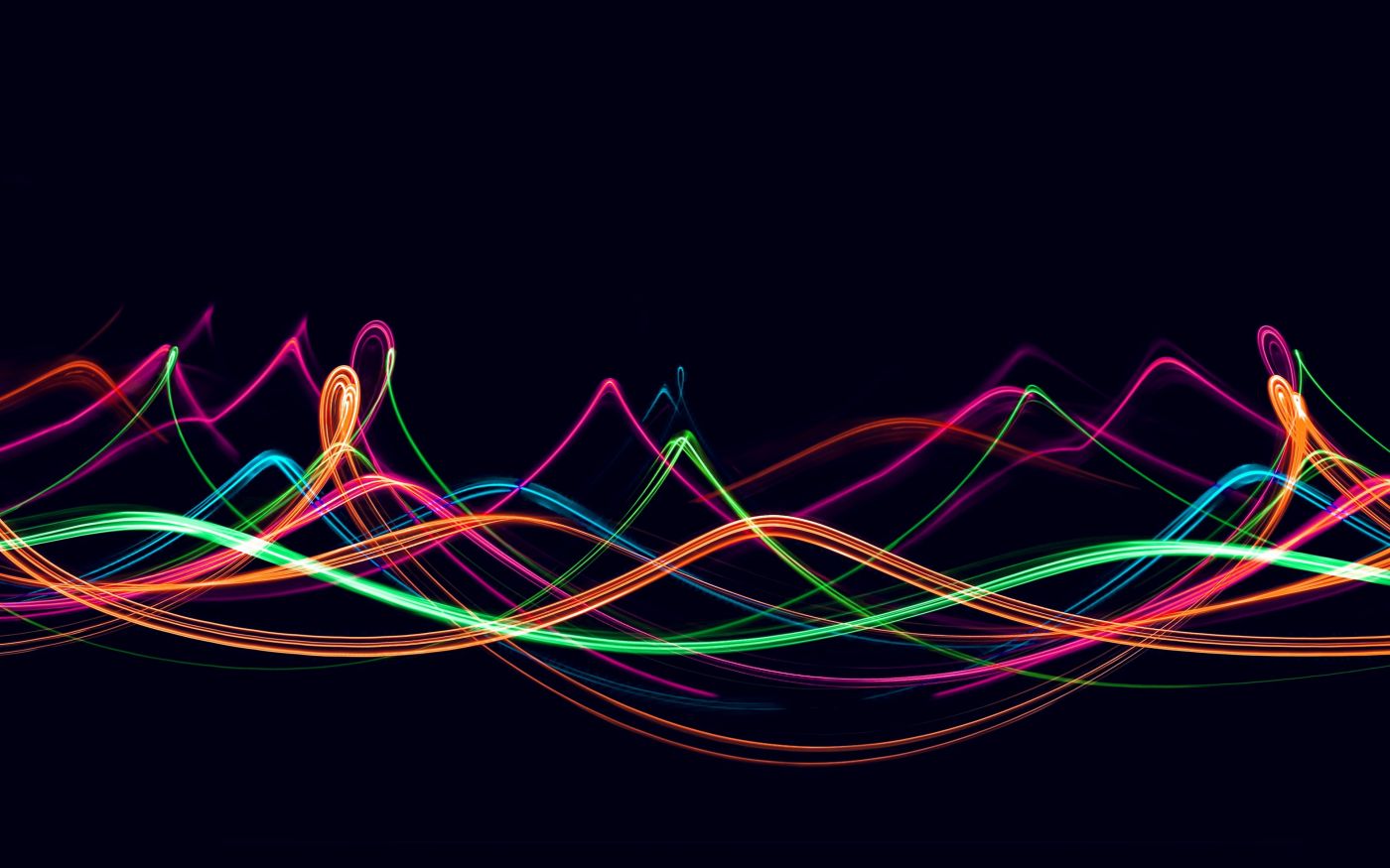 高清晰动感的彩色波动曲线壁纸图片