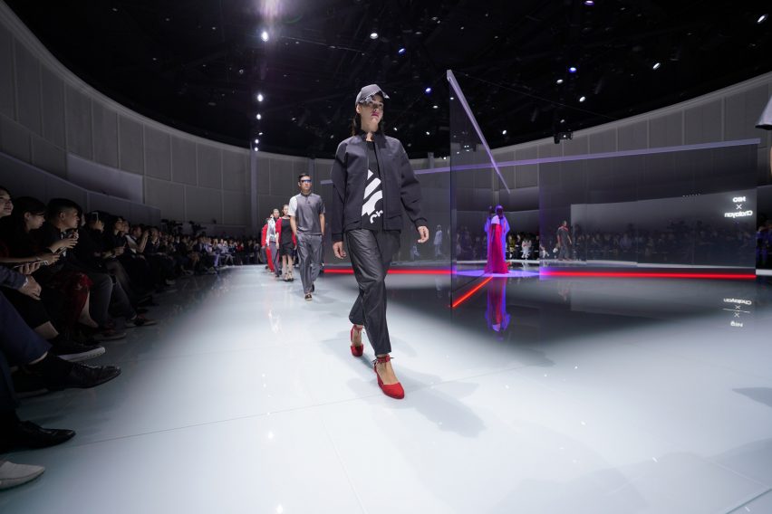 Extreme由两部分组成,Speed Collection和Movement Collection。该系列的两个部分都旨在反映通过织物表达身体运动的方式。