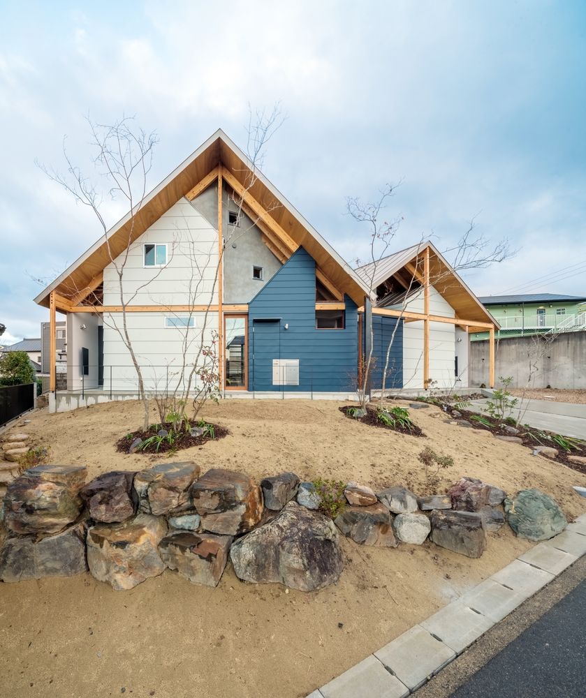 结构交织的三角屋封面大图