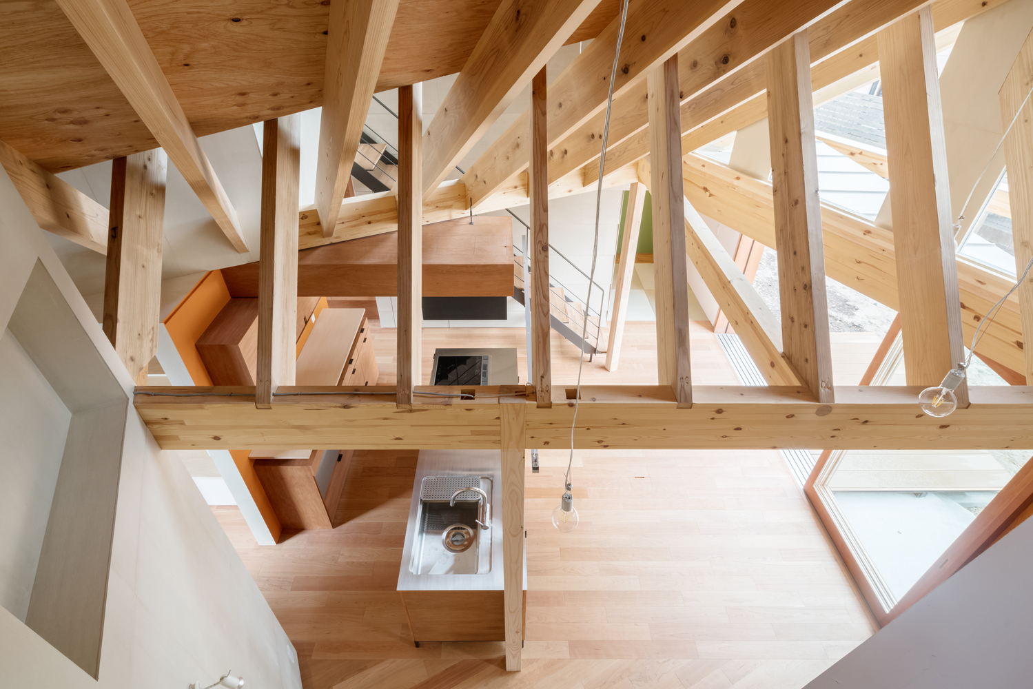 结构交织的三角屋---酷图编号1240073