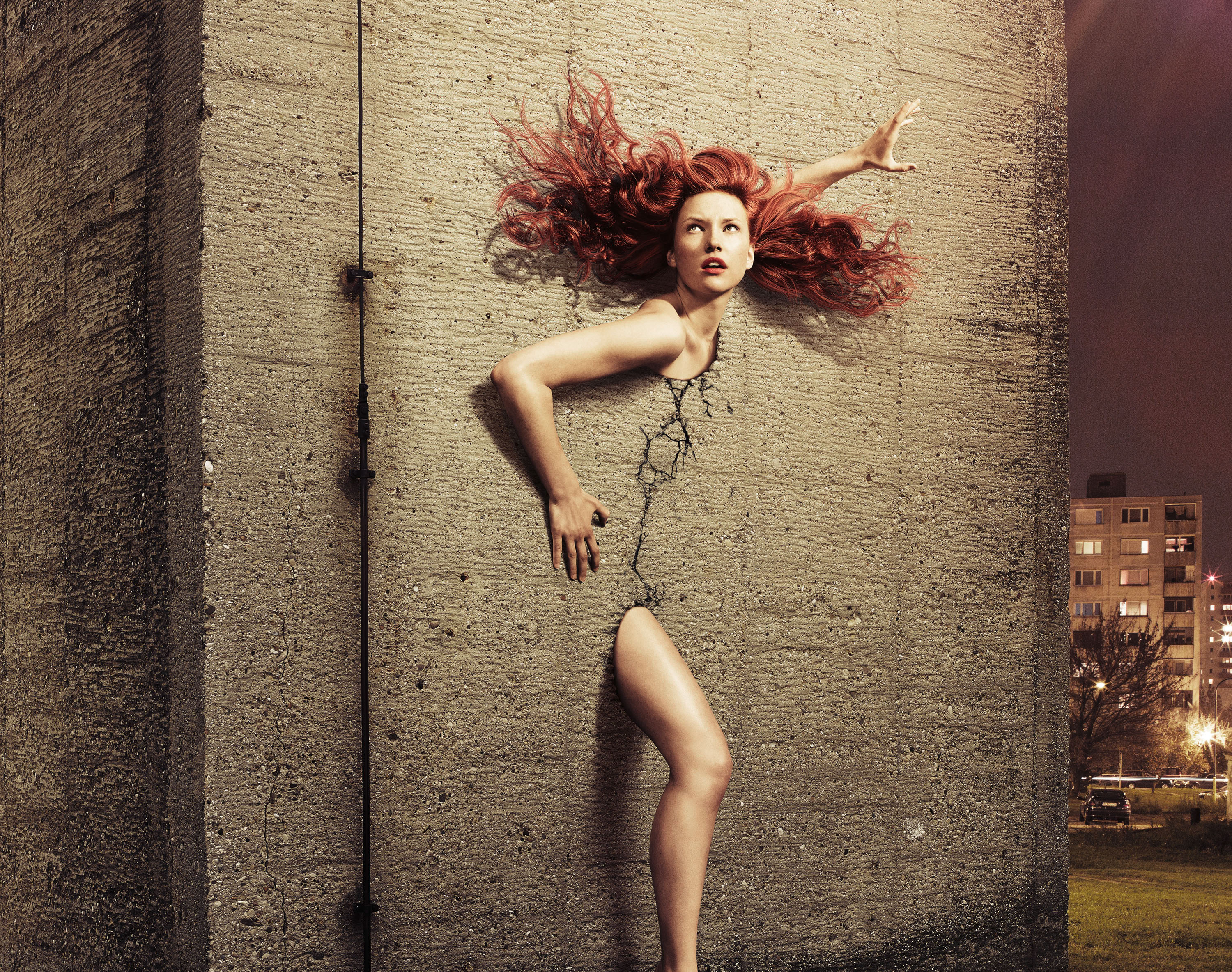 The Wall-破墙而出的女人---酷图编号2