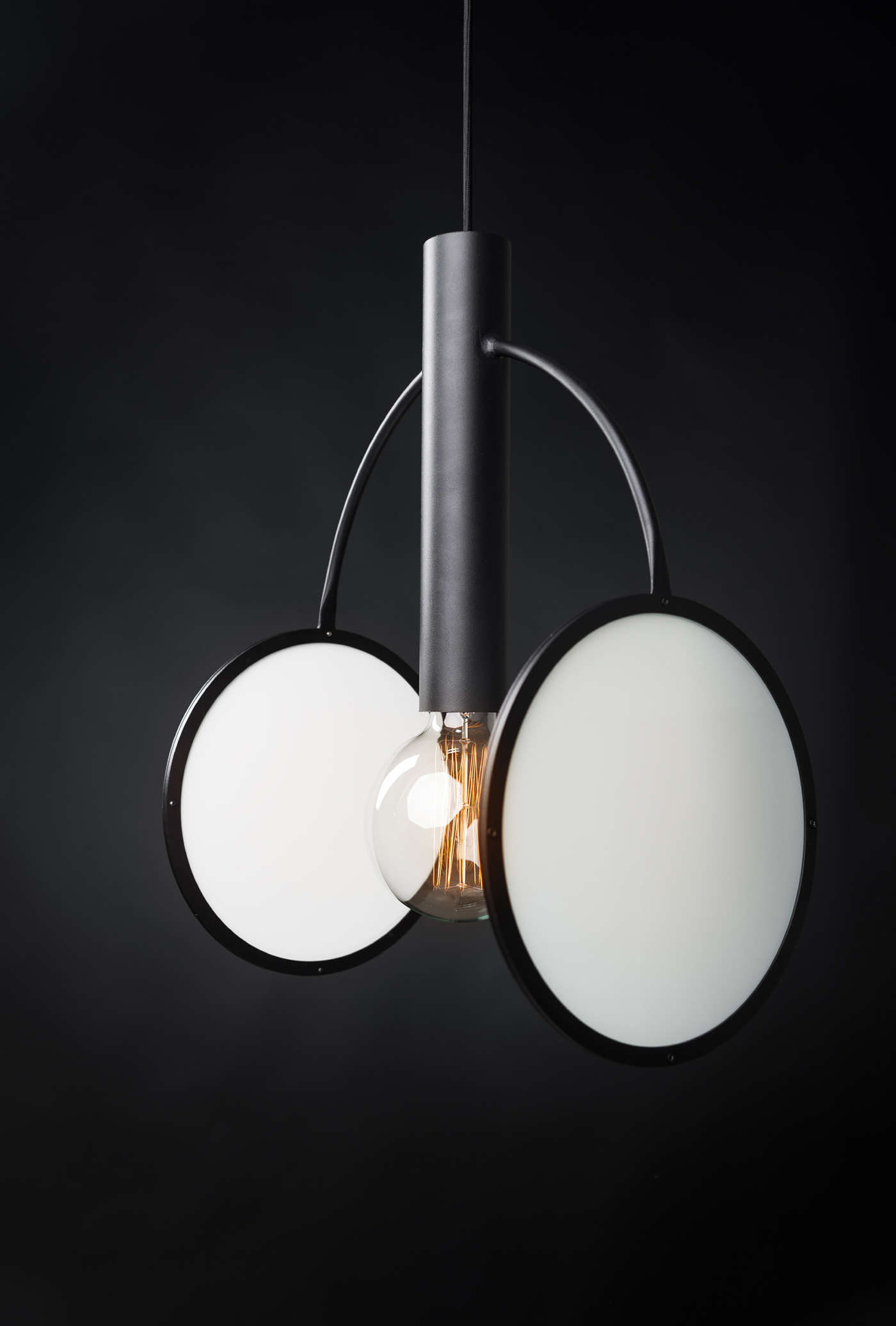 Double Moon双月亮-由金属和玻璃制成的吊灯,非常简洁和优雅---酷图编号3