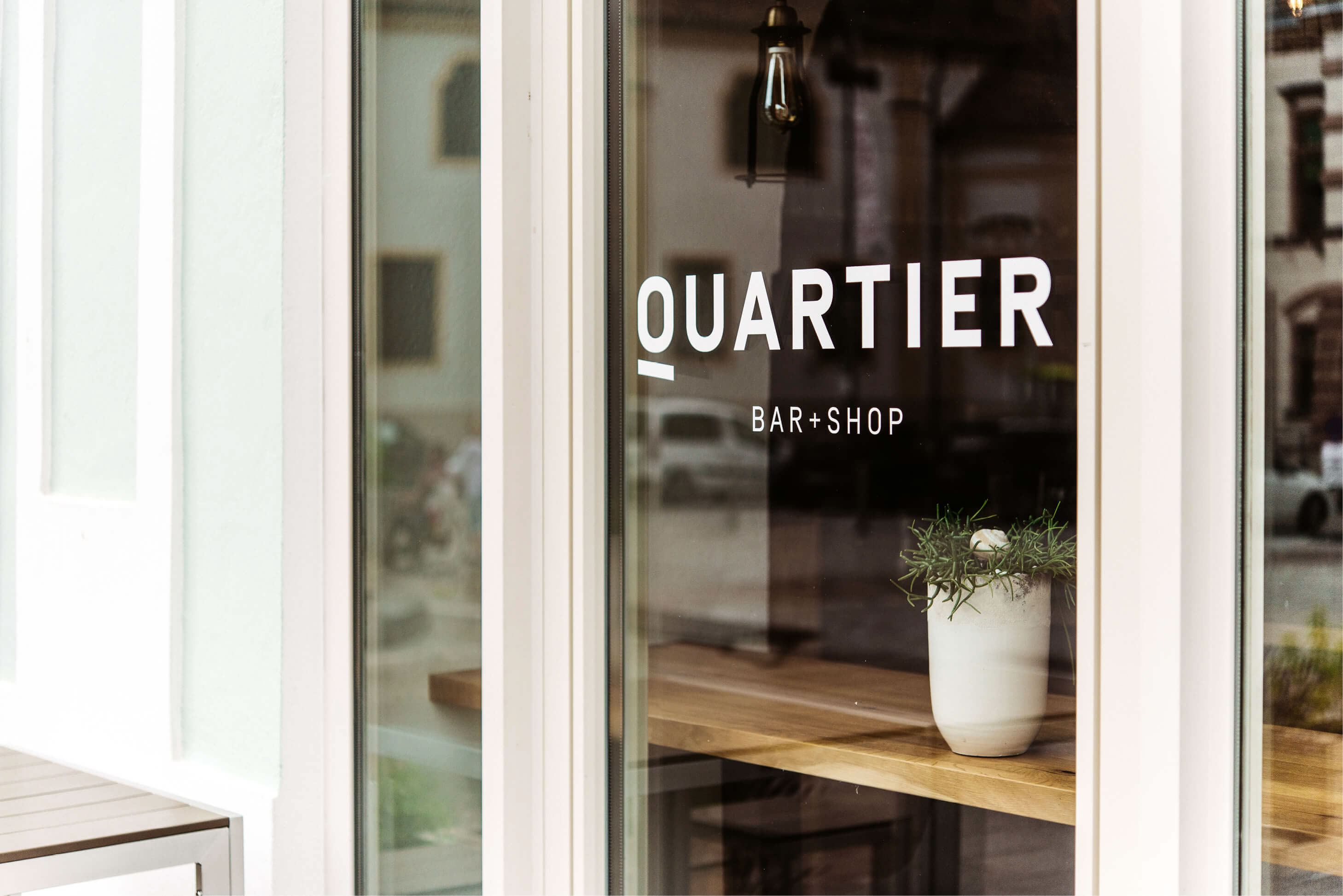 Quartier-奥地利哈特贝格的葡萄酒吧和商店品牌设计---酷图编号3