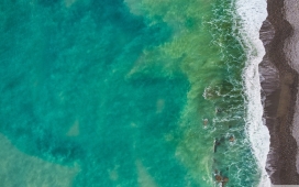 高清晰海岛浪花壁纸