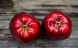 高清晰红色蛇果壁纸