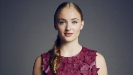 高清晰碎花礼服苏菲・特纳壁纸