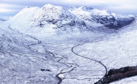 苏格兰冬季美丽的盘山公路景观