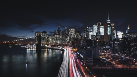 纽约曼哈顿江边城市夜景