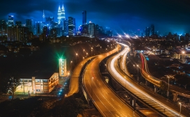 高清晰城市马路车流夜景壁纸