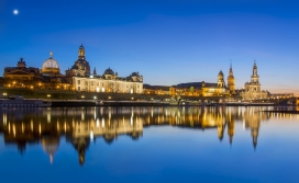 高清晰德累斯顿湖中城堡建筑壁纸