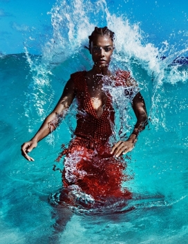 Numéro杂志-海女神