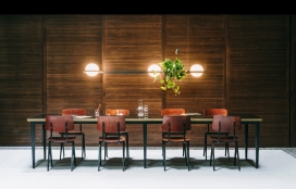 帕尔马将植物和照明引入室内设置