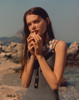 路易丝罗伯特-VOGUE澳大利亚2018年7月