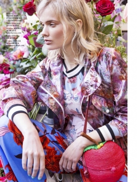 LOfficiel Baltics-绽放的花卉图案-从长裤到丝绸衬衫和帽子，一副色彩缤纷的外观