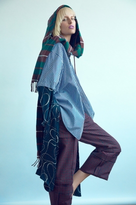 卡罗莱娜・科库娃-Harper Bazaar土耳其-时尚的花卉印花Gucci运动服