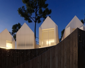 乌克兰敖德萨617平方米海滩住房-为家庭提供轻型季节性独立建筑