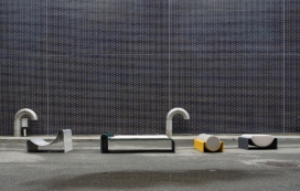 俏皮的玻璃纤维平躺沙发-探索了形状和平衡之间的关系