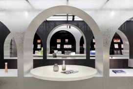 融合了后现代和古典元素的杭州书店