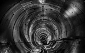 高清晰地铁隧道黑白壁纸