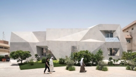 科威特“折纸般”石头外墙建筑