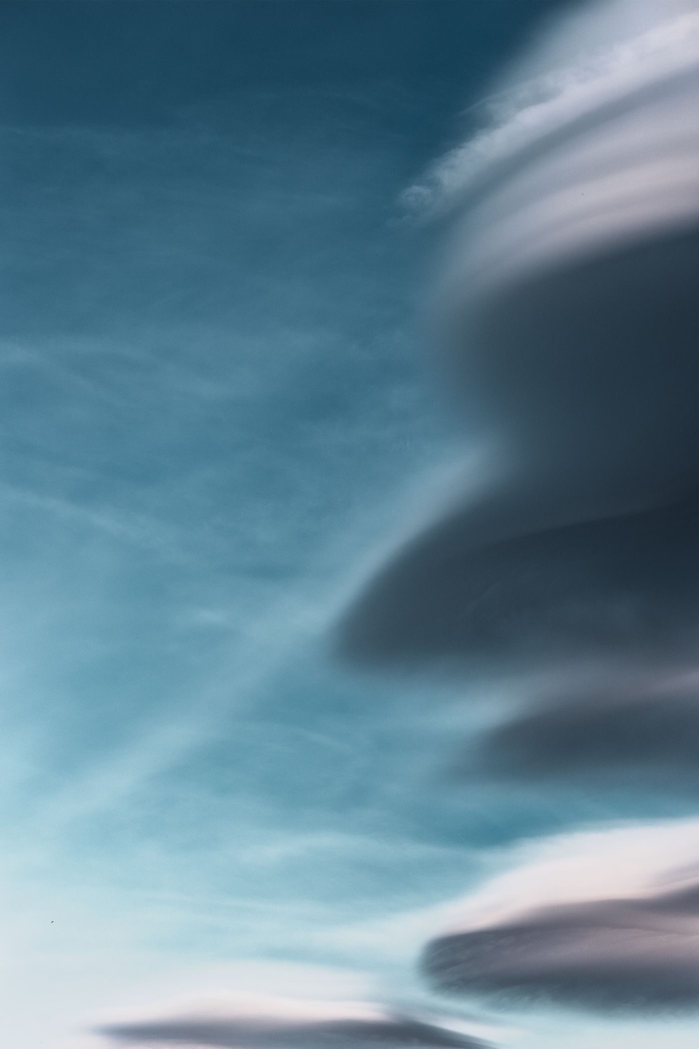 高清晰蓝色云彩壁纸图片