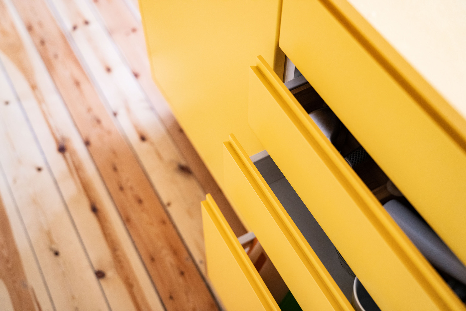 瑞典80平米集合功能墙体的橙色公寓---酷图编号1247809