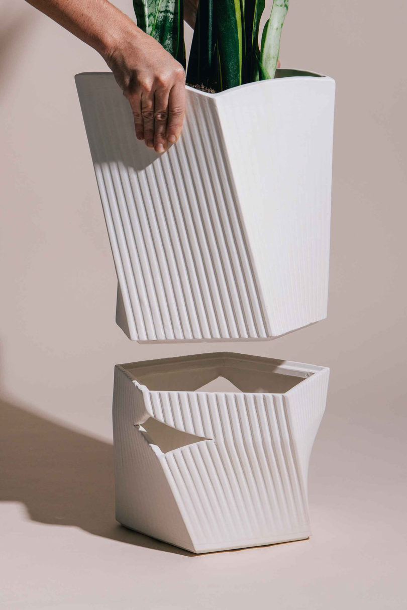 Carmen花盆设计-有带Watair灌溉系统,可使植物与水持续接触,并使根部永久充氧---酷图编号1251087