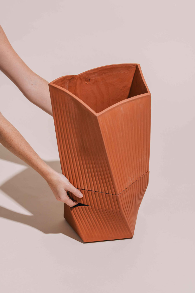 Carmen花盆设计-有带Watair灌溉系统,可使植物与水持续接触,并使根部永久充氧---酷图编号1251089