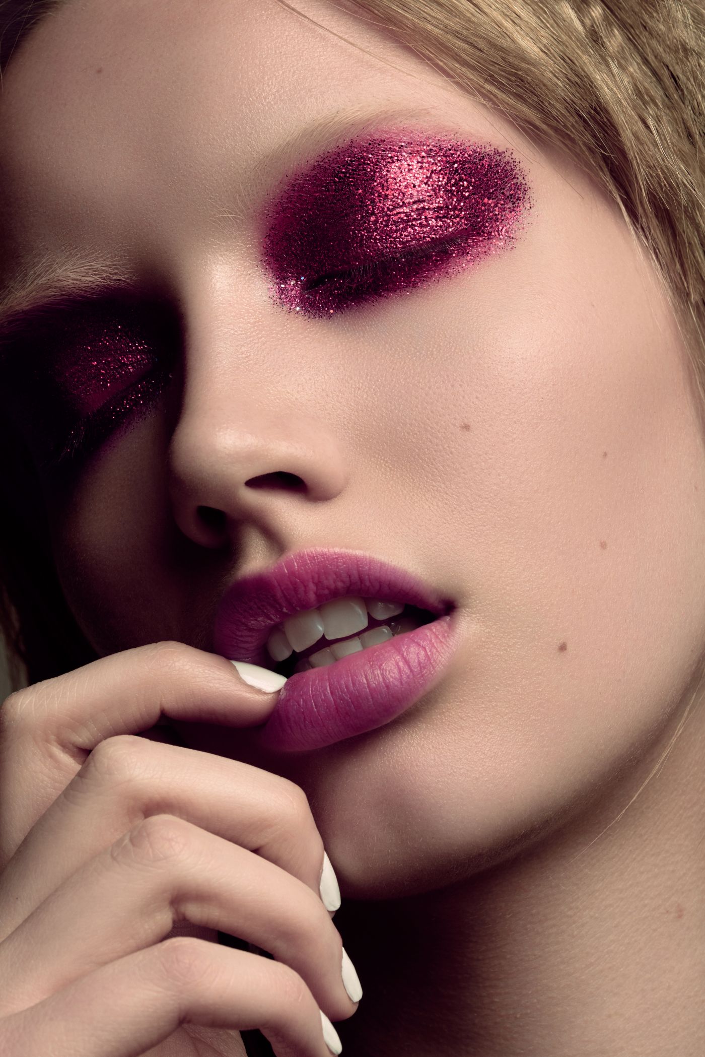 亨里克・阿达森 - 粉红女郎图片